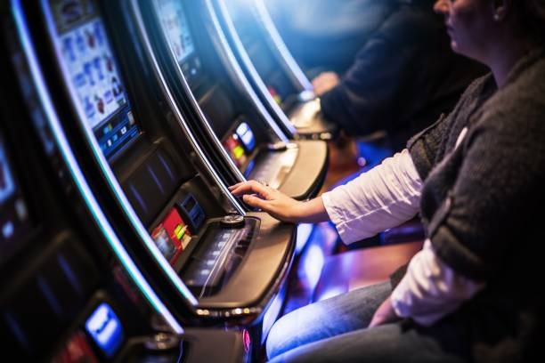 sm605 download platform interface showing sportsbook, live dealer, and slots sections